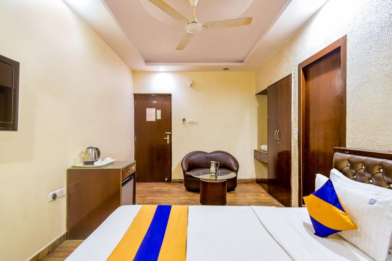 Hotel N S International Kalkuta Zewnętrze zdjęcie